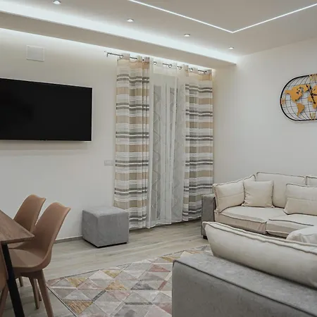 Ezlin House Mare Savona