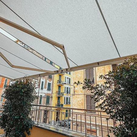 Ezlin House Mare Savona