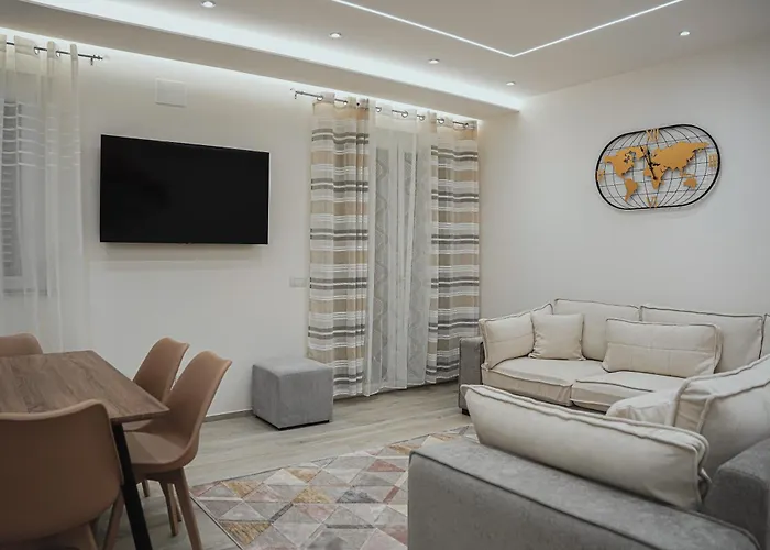 Ezlin House Mare Savona