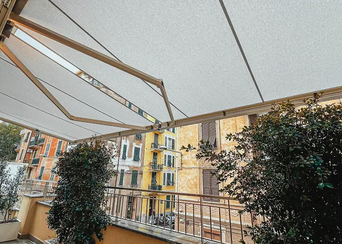 Ezlin House Mare Savona